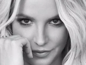 Britney Spears divulga capa do novo álbum