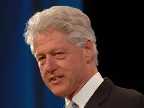 Bill Clinton altera agenda na África para assistir ogo dos